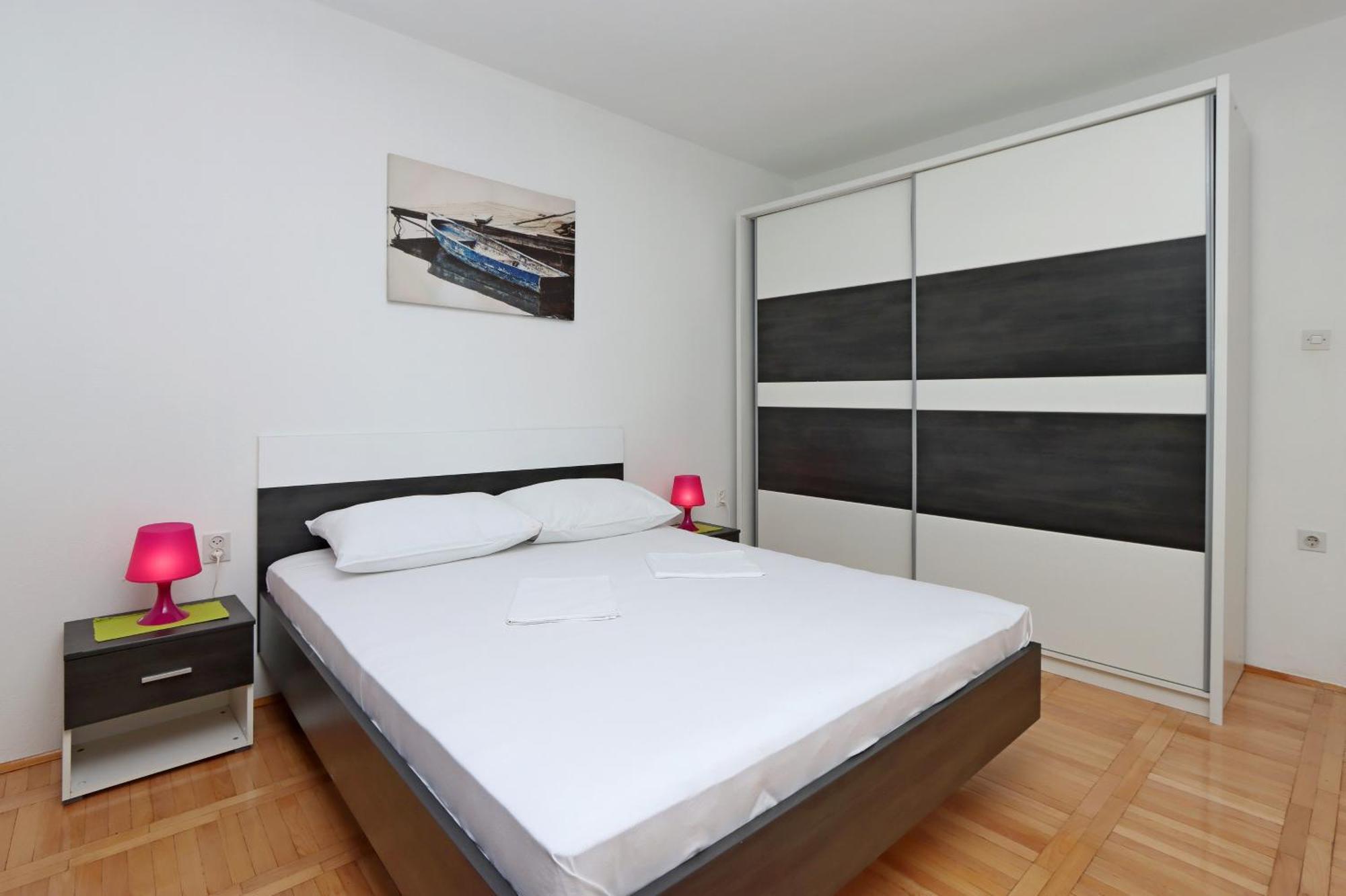 Apartments With A Parking Space Senj - 5571 Стая снимка
